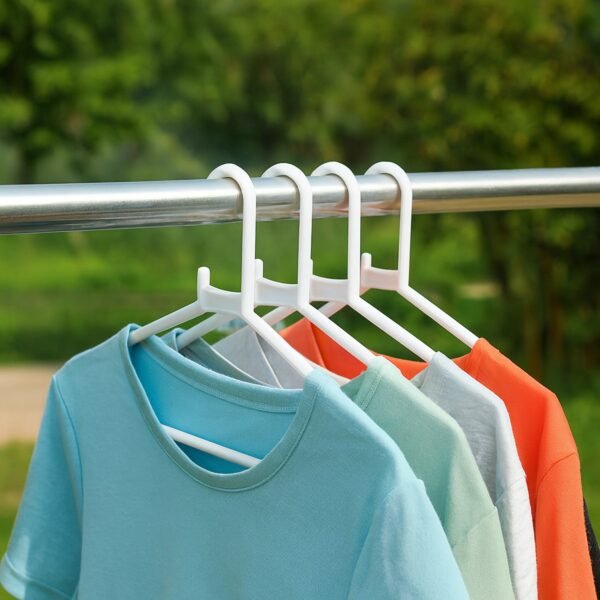 Plastic Clothes Hangers – Set of 6