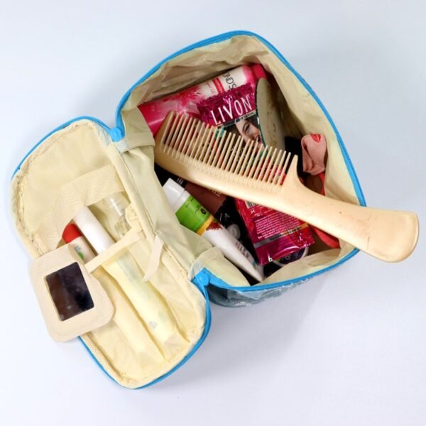 PORTABLE MAKEUP BAG WIDELY USED BY WOMEN’S FOR STORING THEIR MAKEUP EQUIPMENT’S AND ALL WHILE TRAVELLING AND MOVING.