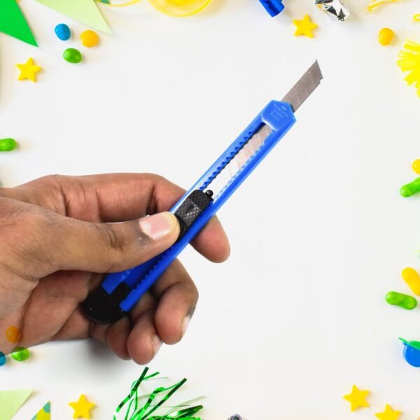 07_ba865c45-2ca0-4337-bc04-3ad97e7518fa.jpg Multi-Use Iron Cutter Knife (5 Pcs Set / Mix Size)