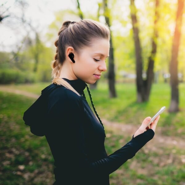 07_c409581e-5027-466f-8ba1-5e762c65e928.jpg M28 Earbuds Max Bluetooth Gaming Headset With Lighting Ear buds 5.1 Earbuds Black