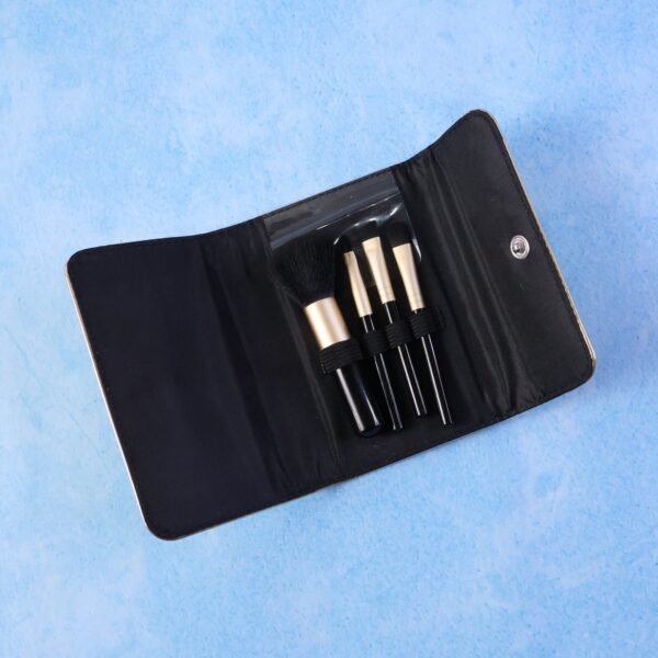 08_make-up-brush.jpg 4 in 1 Portable Makeup Brush Set with Storage Pouch
