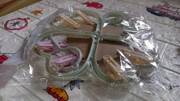 09cf7619-7e75-46db-9a63-e19eb7036927.jpg Heart Shape Cloth Drying Rack with 8 Clips for Socks, Baby Clothes, Towels