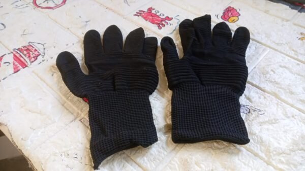 0b045e45-4ea2-4814-aa9a-b3a27c2ae2f4.jpg Small Hands, Big Protection: Heat Resistant, Cut-Proof Gloves
