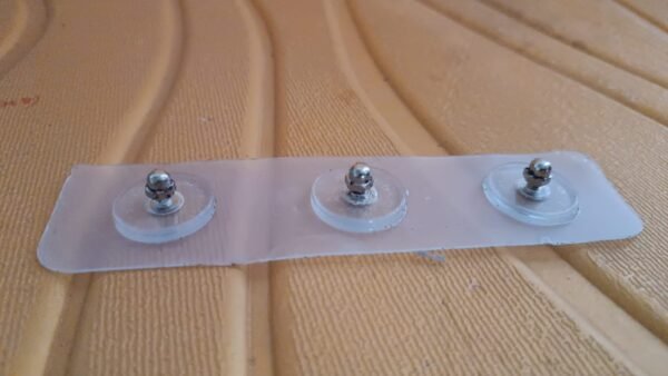 0ceefe1f-ce7d-478e-a02e-4e6dcb63b4ed.jpg Adhesive Nails Wall Hooks (Screw Sticker / 3 Hook / 1 Pc / B Grade)