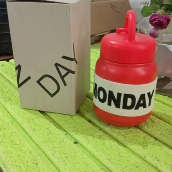 0f7d484d-2f2e-4463-b0ae-2ad9737856f6.jpg Stainless Steel Mug / Bottle Vacuum Insulated Cup With Handle & Rubber Grip (550 ML)