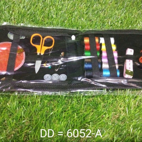 33Pc Purse Sewing Set For Carrying Various Sewing Items And Stuffs In It.