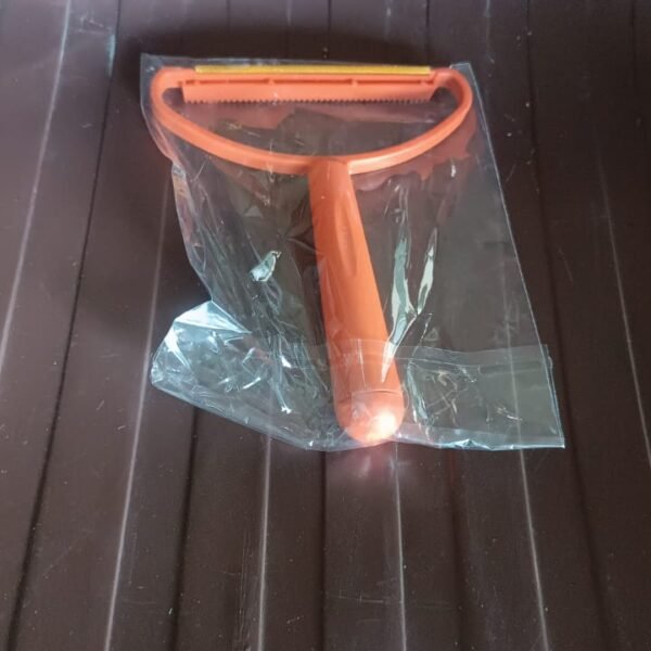 2-in-1 Portable Lint Remover – Long-Handle Brush & Sticky(1 Pc)