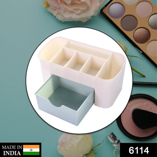 Makeup Cutlery Box Used storing makeup equipments and kits used by womens and ladies