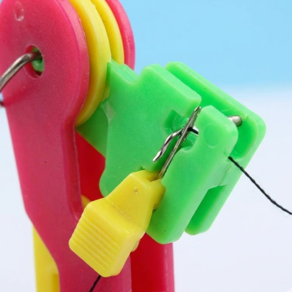 Automatic Needle Threading Device (Multicolour)
