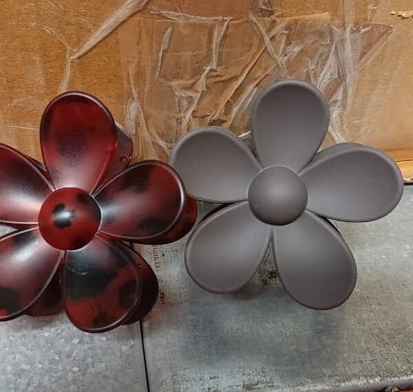 Elegant Plastic Flower Hair Clip (1 Pc / Mix Color)