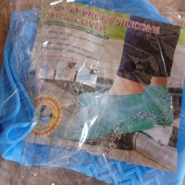 Non-Slip Silicone Reusable Waterproof Boot Shoe Cover (Medium, Mix Color)
