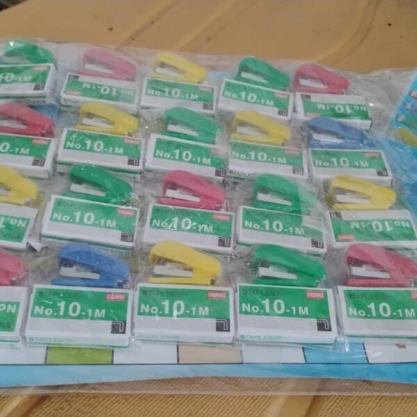 Mini Stapler with 1 Strip of Staples (1 Set)