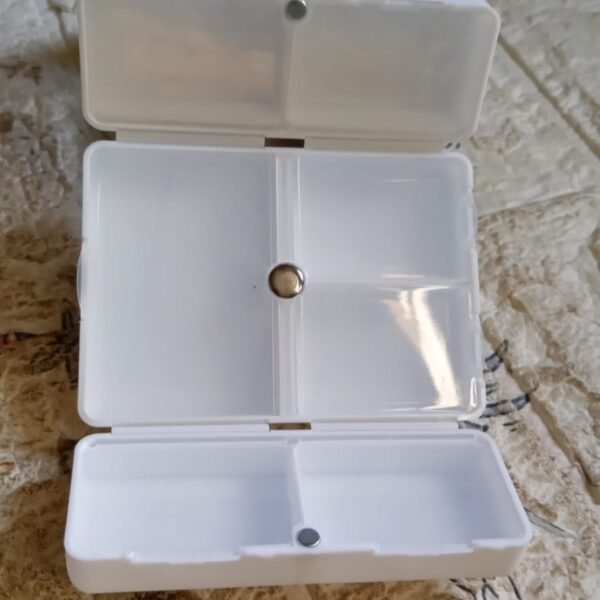 Magnetic Pill Organizer, 7 Compartments Portable Pill Case Travel Pill Organizer, Folding Design Pill Box for Purse Pocket to Hold Vitamins, Cod Liver Oil, Supplements, Medicine Box (1 Pc)