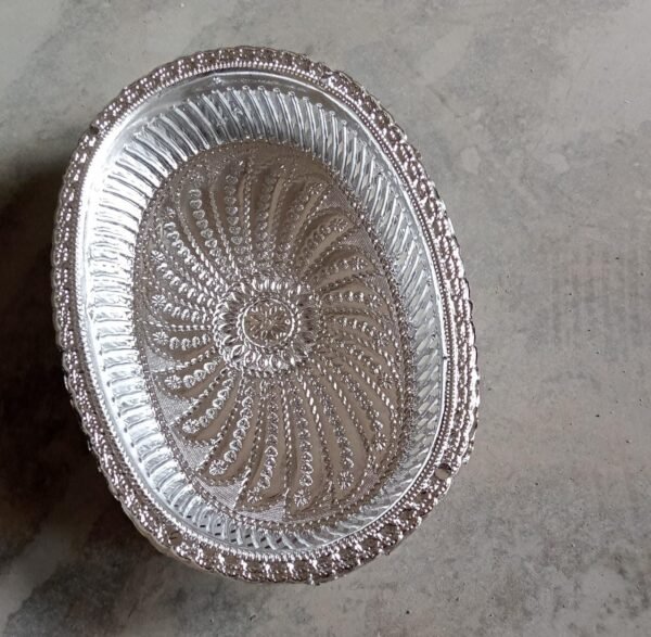2e85de96-2baf-49c3-914a-5676c651b467.jpg Multipurpose Royal Design Oval Silver Gift Tray