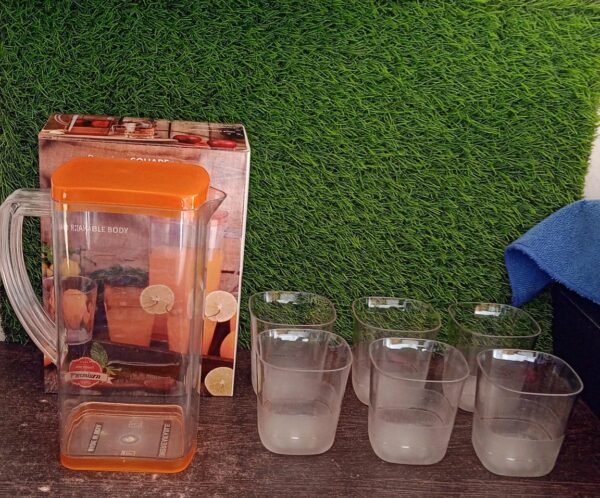 Resistant Glass Jug for Juice, Milk, Cold or Hot Beverages (plastic)