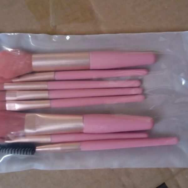 8-Piece Mini Makeup Brush Kit – Portable Premium Synthetic Set with Case (Mix Colors)