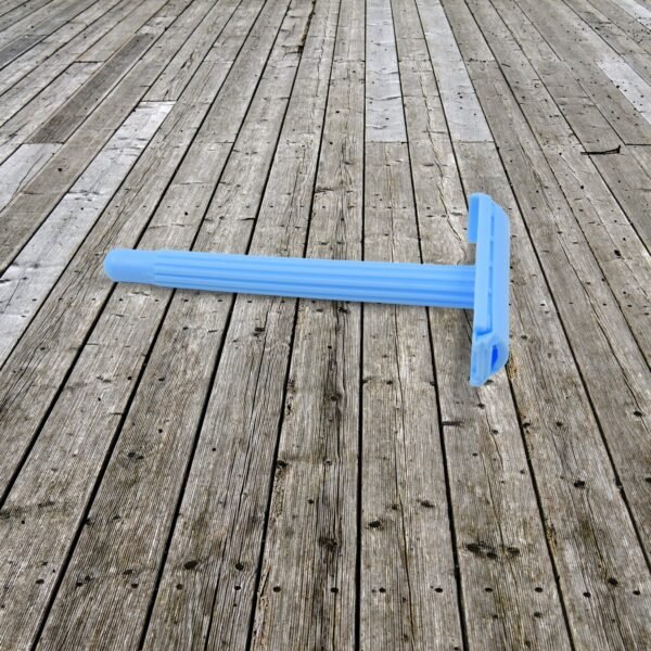 3_e64424b7-bb60-408f-b77e-27a3229938f7.jpg Shaving Razor For Men Plastic Grip Handle