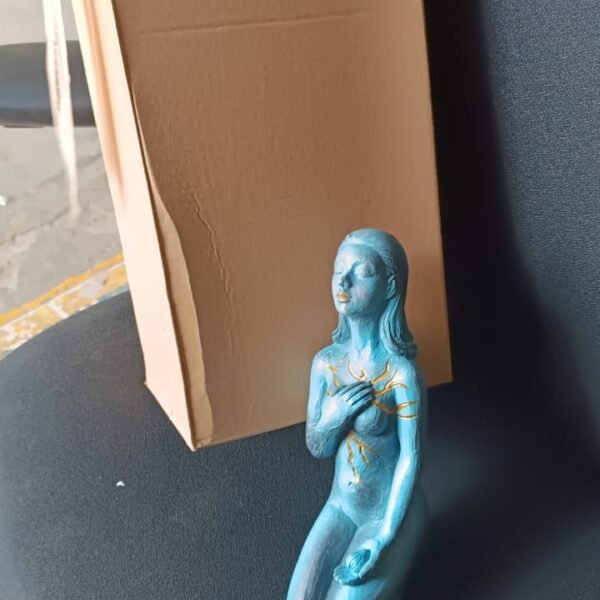 Elegant Resin Kneeling Woman Decorative Statue (1 Pc)