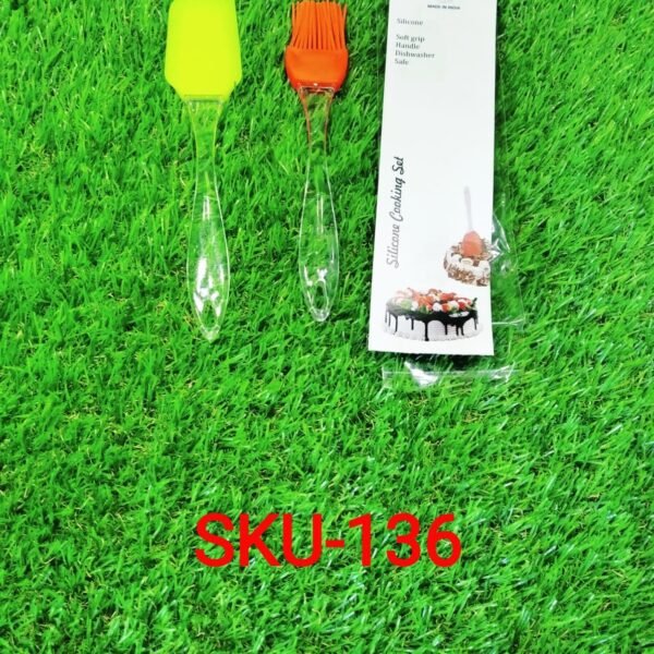 3b1b8040-3445-44e2-a93f-802d5dc120b1.jpg Spatula and Pastry Brush for Cake Mixer