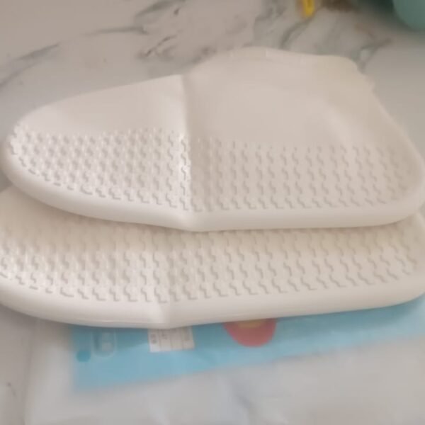 3c39b4be-291f-43c1-baa3-e7143703eebd.jpg Non-Slip Silicone Waterproof Anti-Skid Reusable Shoe Covers (Small, 1 Pair)