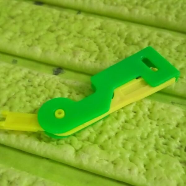 Automatic Needle Threading Device (Multicolour)