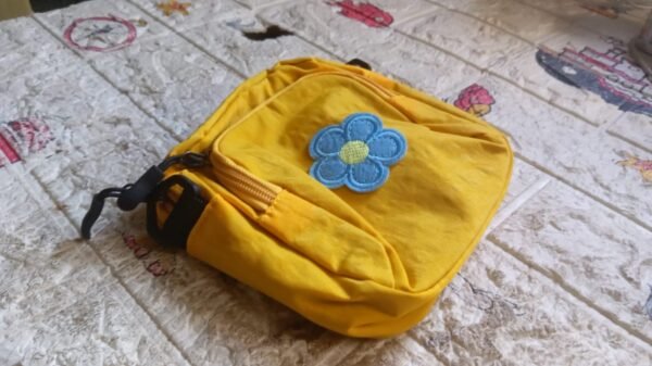 3f9a694a-23ac-4ff7-b0ad-1536e5e4765b.jpg Solid Color Shoulder Crossbody Bag – Trendy Small Square Bag for Students