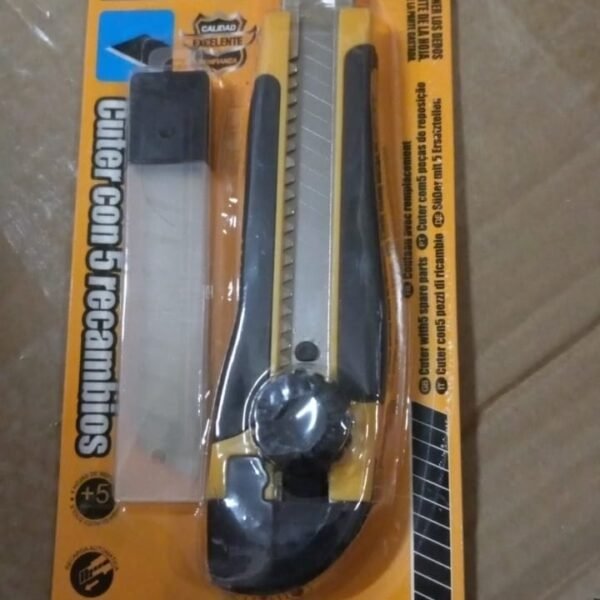 3ffdacb8-ffd7-4e92-9450-36af36c8a961.jpg Cutter Knife Set with 4 Replacement Blades (1 Set)