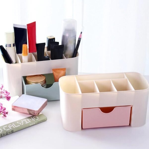 Makeup Cutlery Box Used storing makeup equipments and kits used by womens and ladies