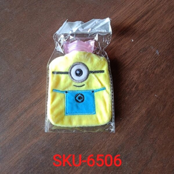 40eb4132-c495-4110-9c30-430a4f0c78aa.jpg Minions Small Hot Water Bag – Pain Relief for Neck, Shoulder, Hands & Feet (1 Pc)