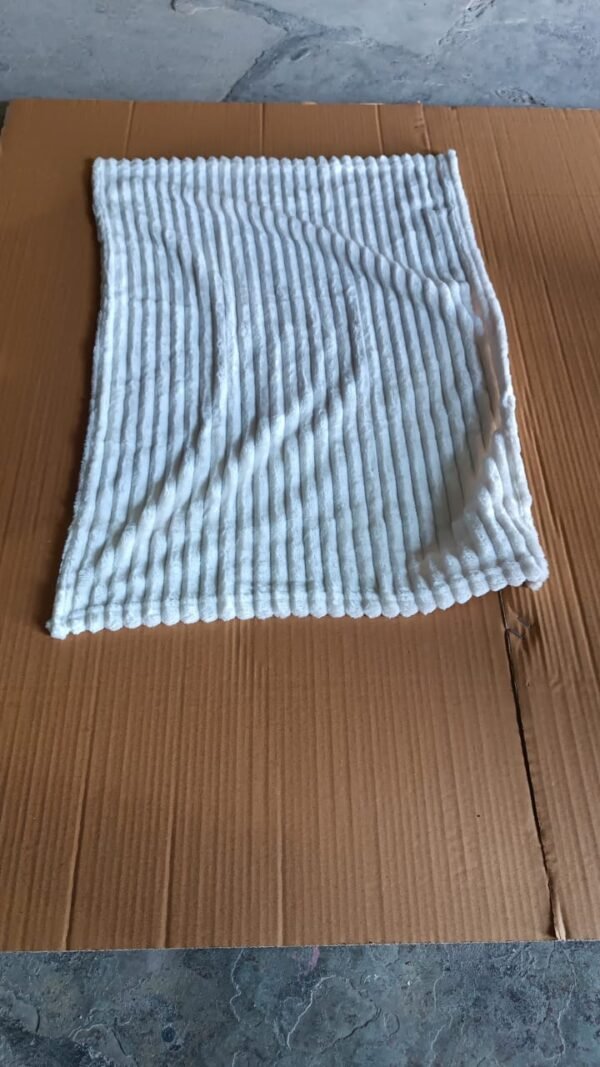 Pet Soft Cat Dog Blanket / Towel Soft Warm (70×50 Cm / 1 Pc / Mix Color & Design)