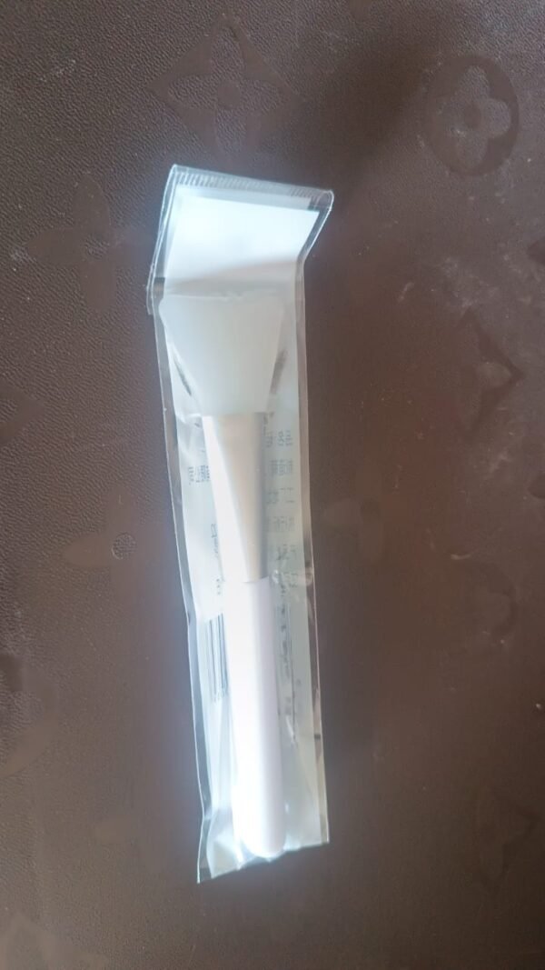 4a89961d-478f-4f80-b705-240e3db1b172.jpg Silicone Face Mask Applicator Brush (1 Pc)