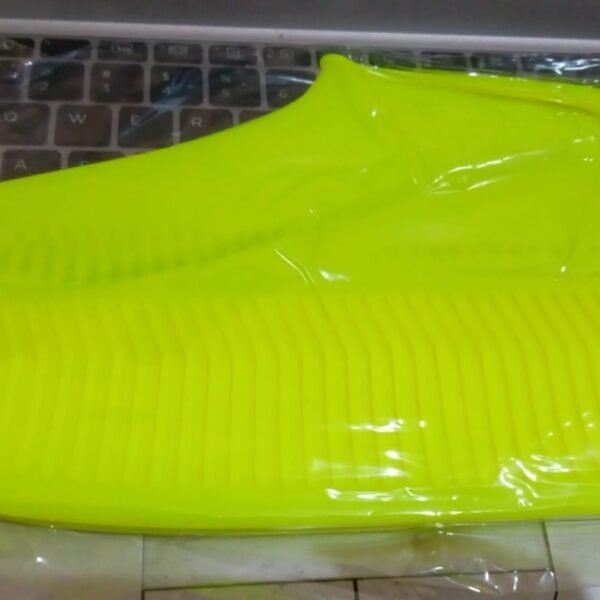 Non-Slip Silicone Reusable Waterproof Boot Shoe Cover (Medium, Mix Color)