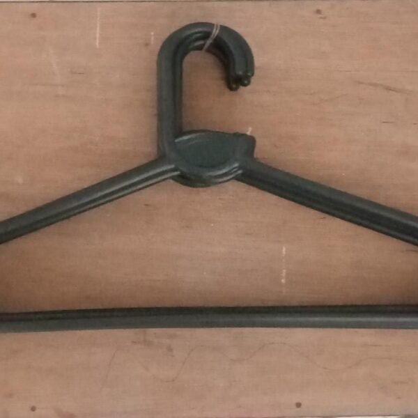 Plastic Clothes Hanger (Set of 6 Pieces)