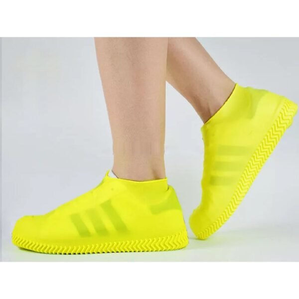 Non-Slip Silicone Reusable Waterproof Boot Shoe Cover (Medium, Mix Color)