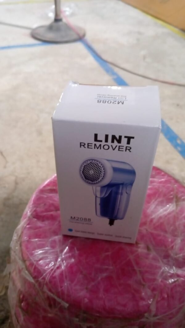 54ea0d75-98f1-4451-b55e-39ff263d73a7.jpg Creative Lint Remover – Removes Lint from Woolens, Sweaters & Blankets (1 Pc)