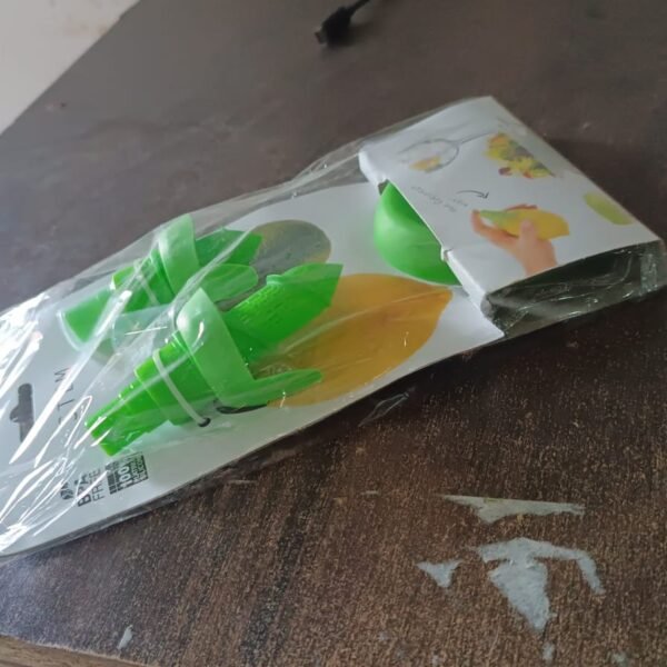 555ad035-77de-430e-a75f-571aeea9d6fe.jpg Creative Lemon Sprayer Fruit Juice Citrus Lime Juicer (3 Pcs Set)