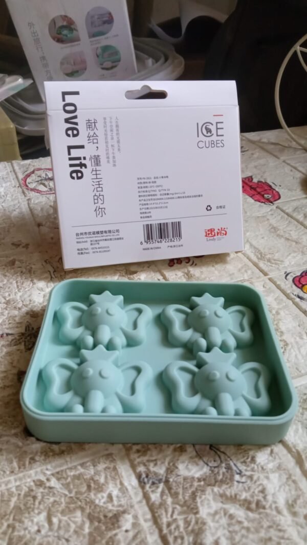 Silicone Cartoon Shape 4 Grid Ice Cube Tray  for Fridge 1 Pc