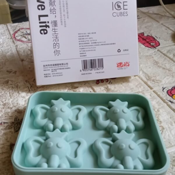 Silicone Cartoon Shape 4 Grid Ice Cube Tray  for Fridge 1 Pc