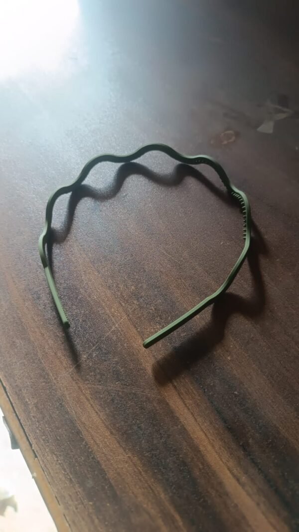 5a6f5d8d-19f9-4c4f-84be-f9a35a8ad239.jpg Plastic Simple Headbands Comb Headbands Hairbands (1 Pc)