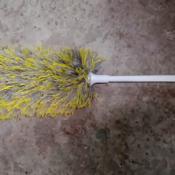 5e9be3d9-918d-499f-8ce5-e26f5bab8047.jpg Long Handle Microfiber Duster – Extendable & Washable Cleaning Tool (62cm)