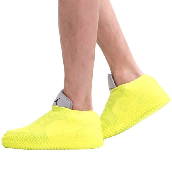 Non-Slip Silicone Reusable Waterproof Boot Shoe Cover (Medium, Mix Color)