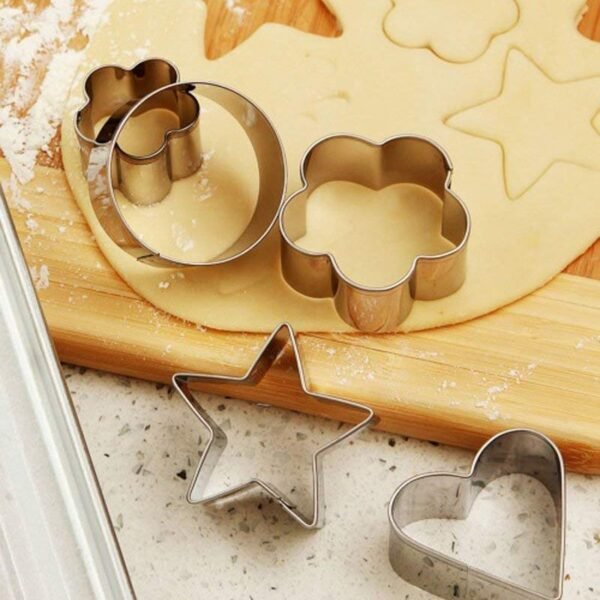 615AOrdwVEL._SL1010.jpg Stainless Steel Cookie Cutter Set – Heart, Round, Star & Flower Shapes (12 Pcs)