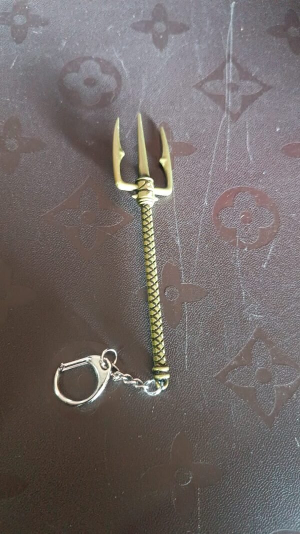 6213dd1b-7fbc-4c6d-952c-16705c28e2f0.jpg Aquaman Metal Keychain - Durable Stainless Steel Design (1 Pc)