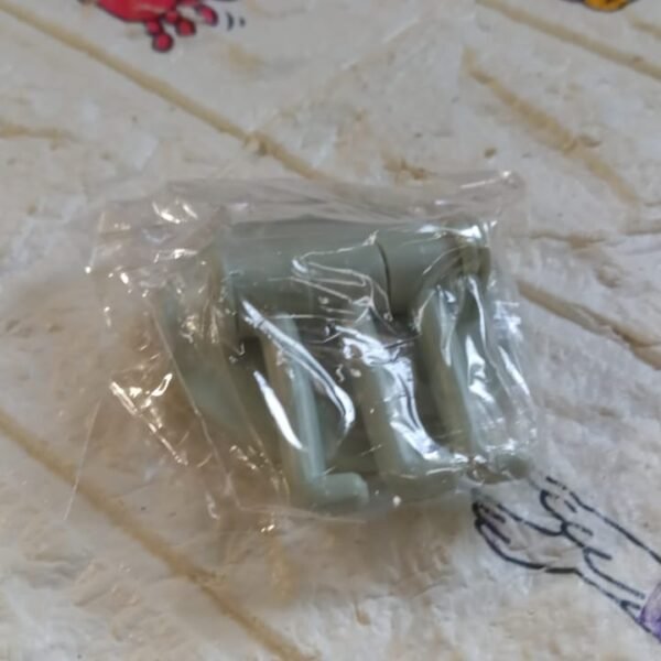 64893697-c4e0-4d3f-9849-fbee3242eb96.jpg 180° Rotating Punch-Free 3-Hook Sticky Hook – 1 Pc