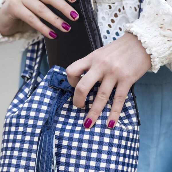 33Pc Purse Sewing Set For Carrying Various Sewing Items And Stuffs In It.