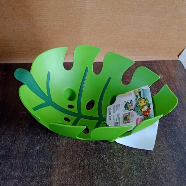 Supermom Leaf-Shaped Plastic Fruit Basket (1 Pc)