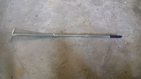 706a09e6-ecde-4301-b7ef-82b388de510f_2237781c-23c7-491b-b92b-60b6b2038623.jpg 115-152 CM Rake for Gardening, Stainless Steel Telescopic Garden Rake for Quick Clean Up of Lawn and Yard, Adjustable Rake Claws Spacing Garden Broom with Long Handle for Clean Leaves (MOQ :- 12 pc)