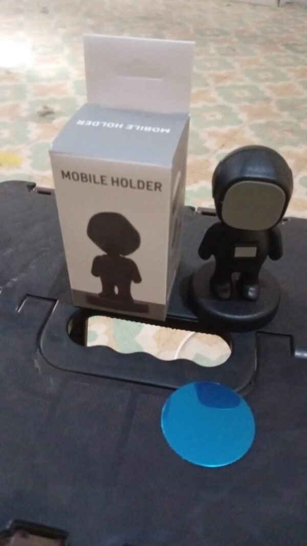 714cc5f5-87ba-4df5-8e5a-ae1c1002406f.jpg Cartoon Astronaut Magnetic Mobile Phone Holder – 360° Rotating Car Mount (1 Pc)