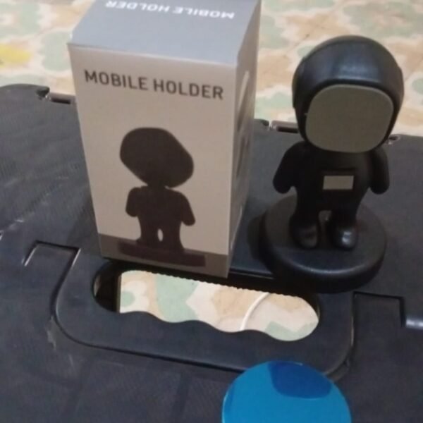 714cc5f5-87ba-4df5-8e5a-ae1c1002406f.jpg Cartoon Astronaut Magnetic Mobile Phone Holder – 360° Rotating Car Mount (1 Pc)