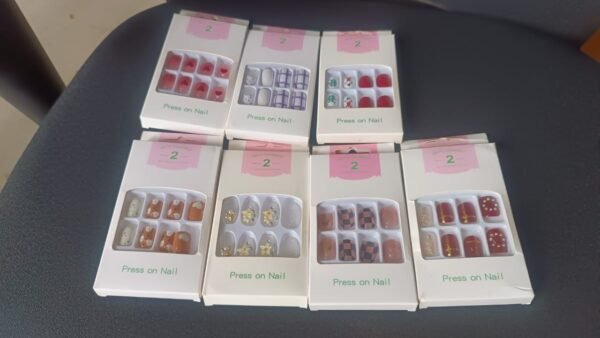 Glitter 3D Floral Press-On Artificial Nail Tips with Nail Glue fake nails (1 Set)